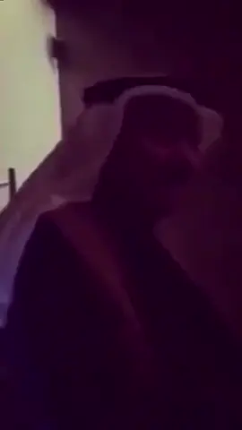 هاي هيه وكلشي فض وصارت تخبل سماي وراحت الغيمه وطلع بيها كمر وطلع هذا الليل چذبه النوم احلى من السهر وهاي اول مره يمكن ! نمت شابع نعمه الله مانمت شابع قهر. #اغاني #tiktok #music #شعر #فن 