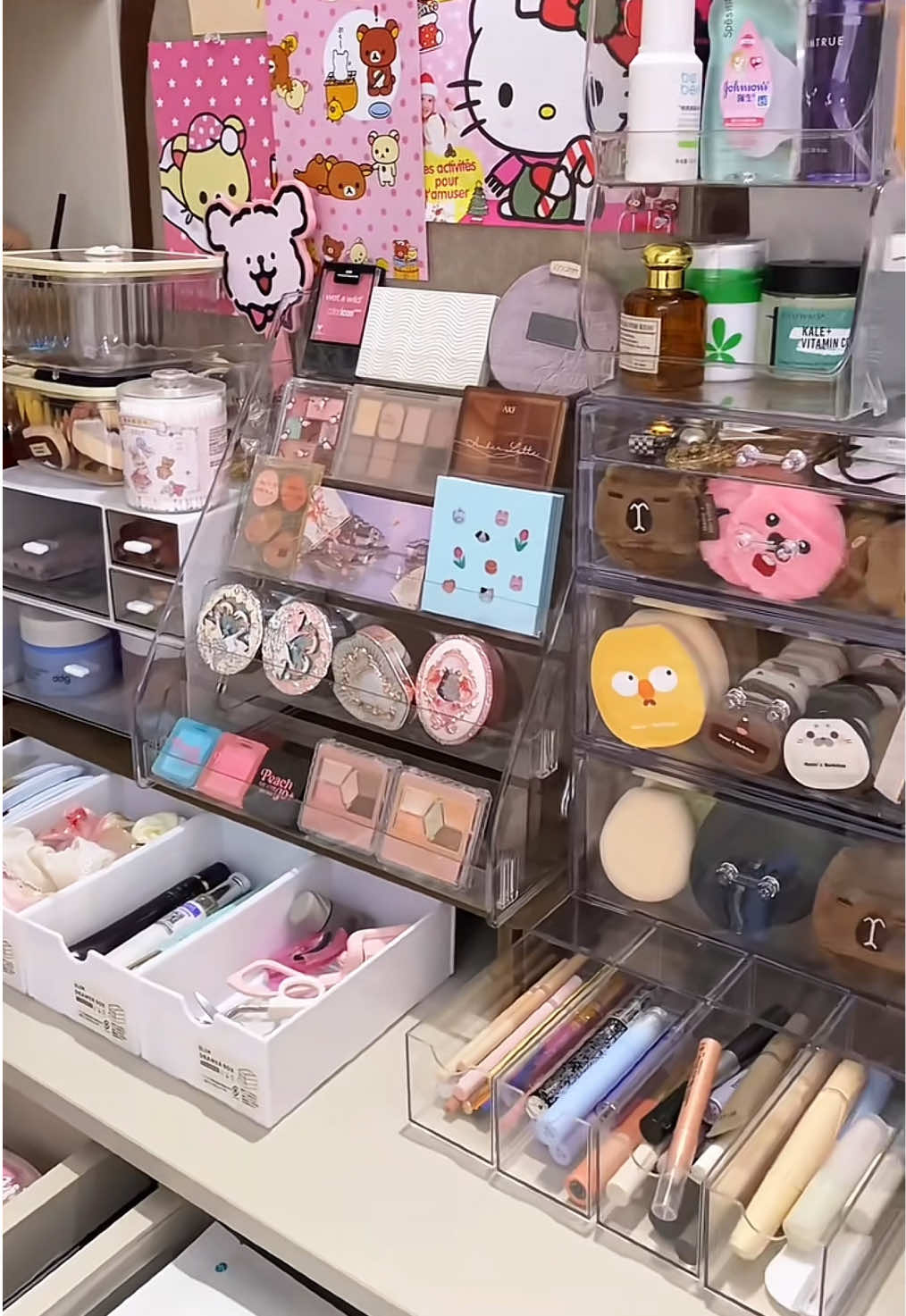 Makeup Organizer #asmr #makeuporganization #vanitymirror #cleaning #CleanTok 