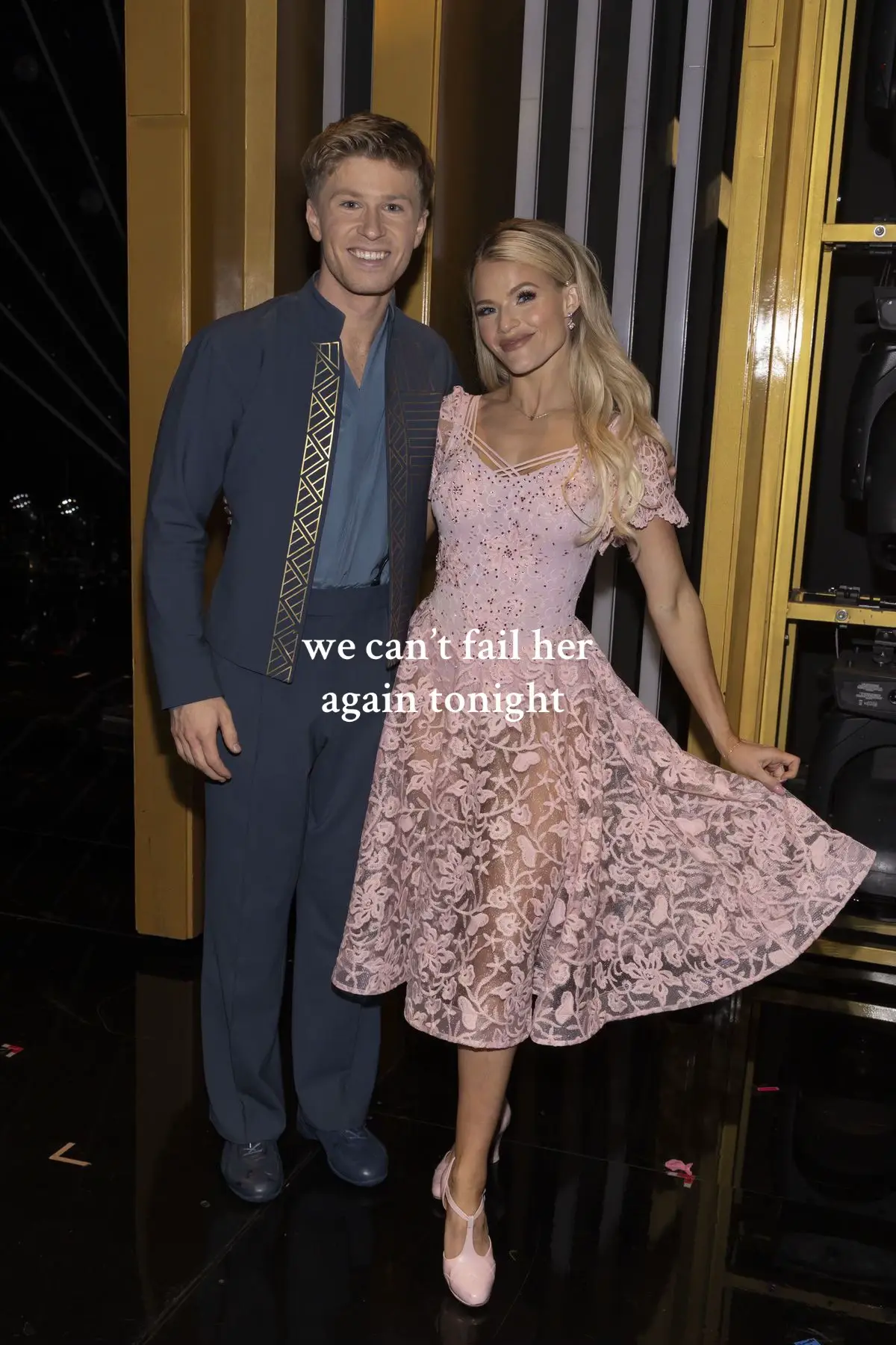 if not for robert tonight, for witney. she deserves this mirrorball more than anyone i know, both of them do. even alfonso notices witneys spark coming back with robert cmon now 🥹 #robertirwin #witneycarson #robertandwitney #dancingwiththestarsfinale 