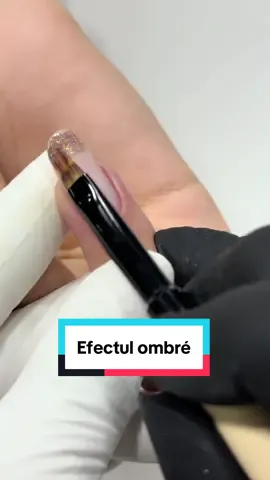 Efectul ombré cu glitter arată impecabil cu The One ✨ Pro tip: folosește pensula A.R.T pentru un degrade perfect. Sezonul tău, regulile tale. Glow like you mean it. ✨ #cupio #nails 