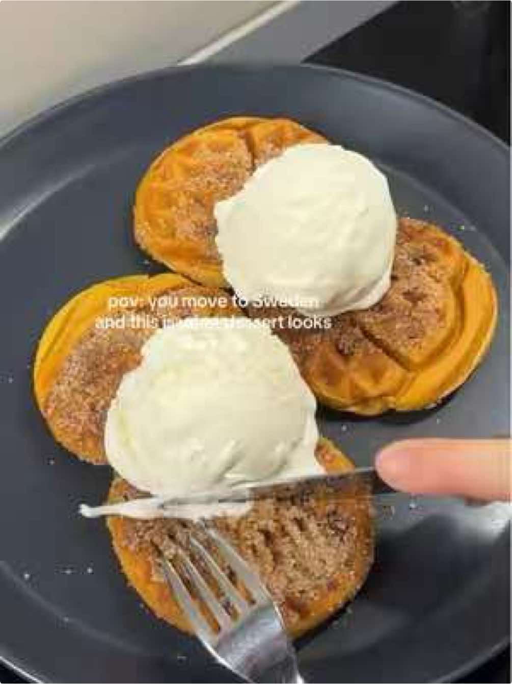 lussebullevåfflor🤤#sweden #swedishfood #julmat #saffran #bakning 