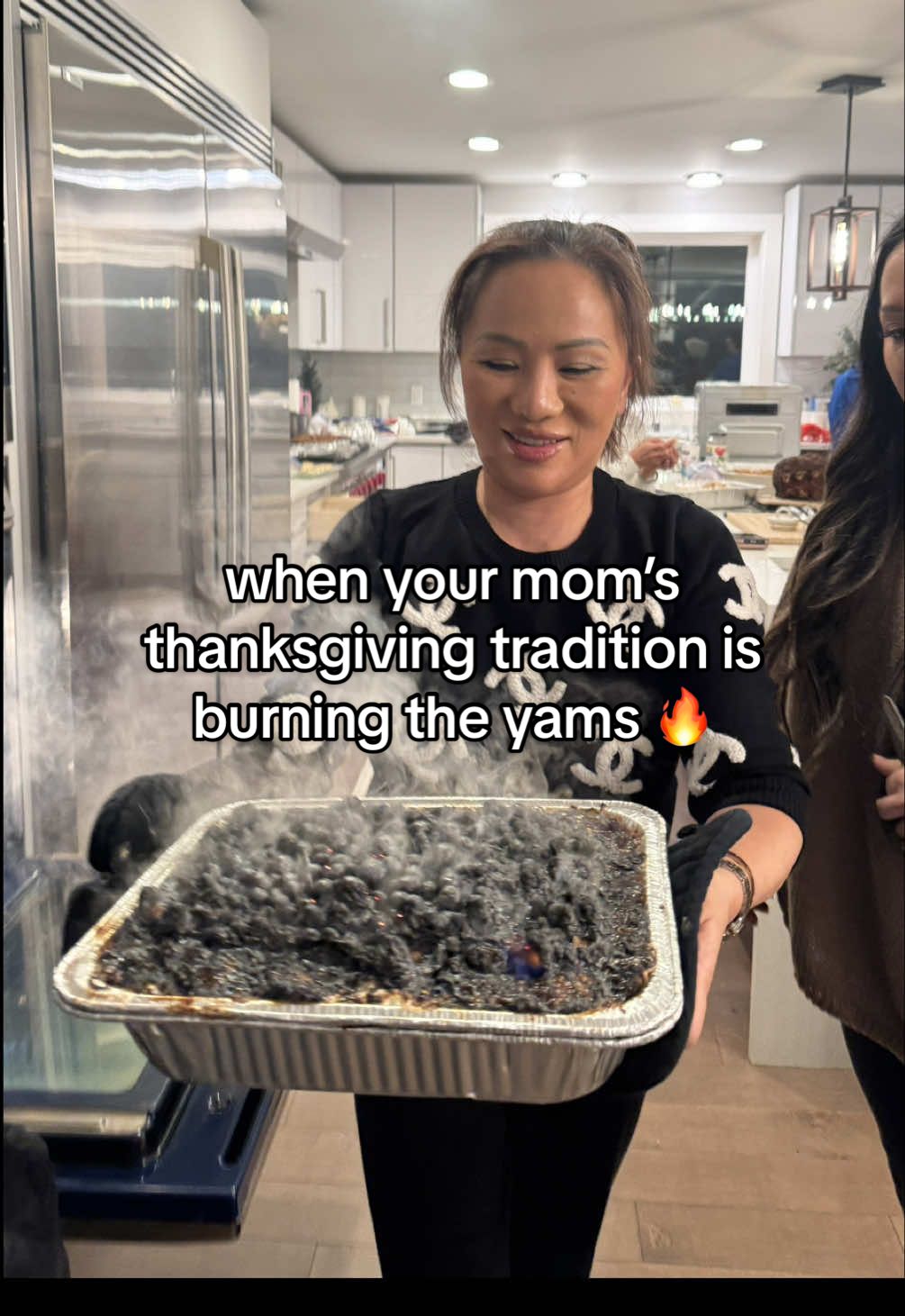 All the chaos 🤣🤣🤣 @Theonlymamaphan is the best cook but she has her weaknesses….  #fail #thanksgiving #yams #cooking #baking 