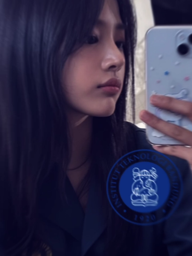 buat versi teh njii duluu☝🏻 yang mau req kasih tau univ sama fakultasnya! btw sabar ya, soalnya gemininya kadang ngelag #newjeans #minji #itb #foryoupage 