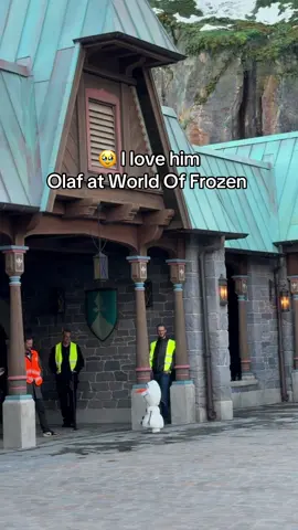 Who’s excited to meet Olaf at World Of Frozen?  Ad #DisneylandParis @Disneyland Paris ✨ @Disney Parks UK #DisneyAdventureWorld #WorldOfFrozen