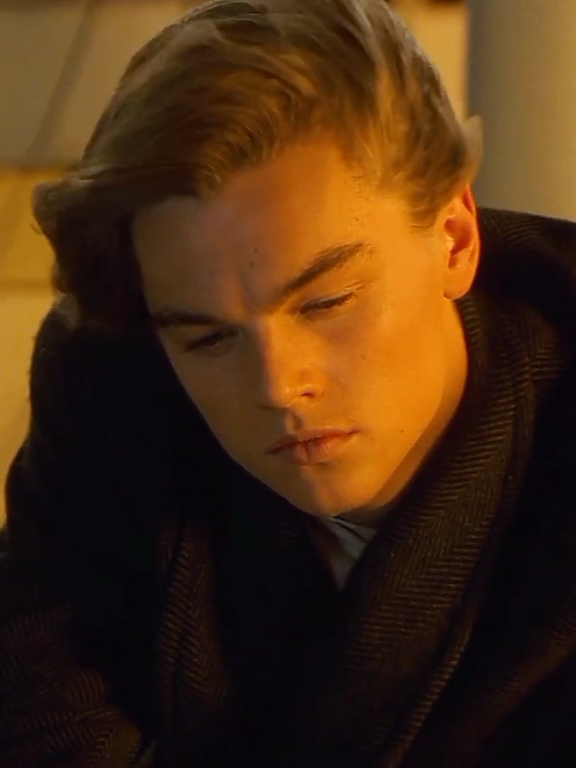 هُناك من يغرق في البحر وهناك من يغرق في بريق العيون