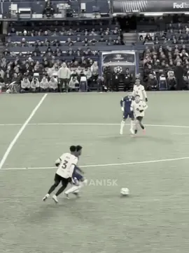 تخيل لاعب عمره 18 سنه يجلد برشلونة 🤣🔥#تيم_أيكونز #تيم_نسور_قاسيون👑🇸🇾 