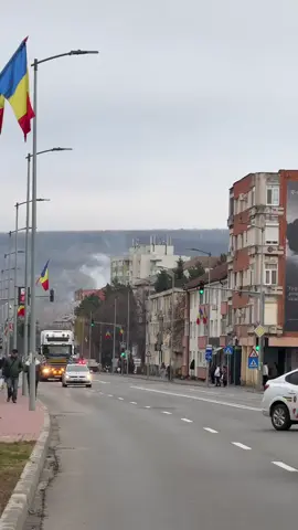 Bravo, Zalău! Bravo, Sălaj!  Statuia Marelui Voievod Mihai Viteazul a ajuns la Zalău. Inaugurarea va fi miercuri, 26 noiembrie 2025, ora 14:00, în fața Cinematografului Scala. #destinvalah ⚔️⚖️🇹🇩 #romania #diaspora 