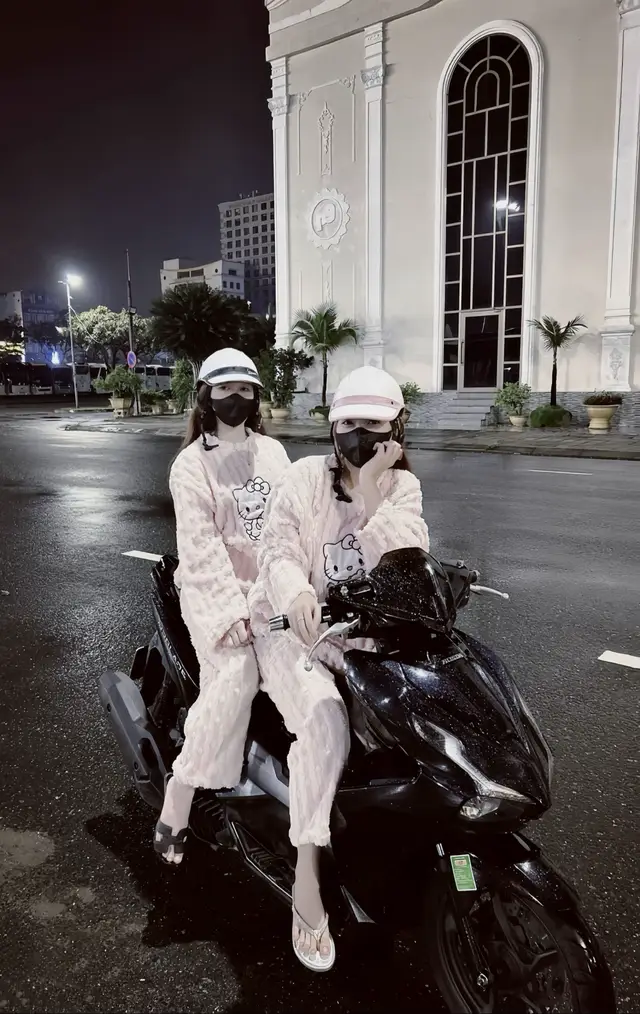 Thuyền không ra khơi là thuyền giấy. Đời không sóng gió là đời vô vị!