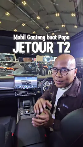 Desainnya Jetour T2 ini menurut om cakep sih. Kesan maskulin dan gagahnya tuh dapet banget. Tp syang tdk ada opsi mesin diesel. . Mesinnya bensin 2000cc turbo dgn tenaga 245Ps dan torsi 375Nm. Ada jg opsi mesin PHEV-nya. Soal fitur, mobil ini jg punya ADAS, head unit android auto-apple car play, wireless charger, speaker premium dari Sony. . Dgn harga 568jt utk opsi mesin bensin, menurut kalian gmn? . #jetourT2 #tipsotomotif #mobilbaru #gjaw2025 