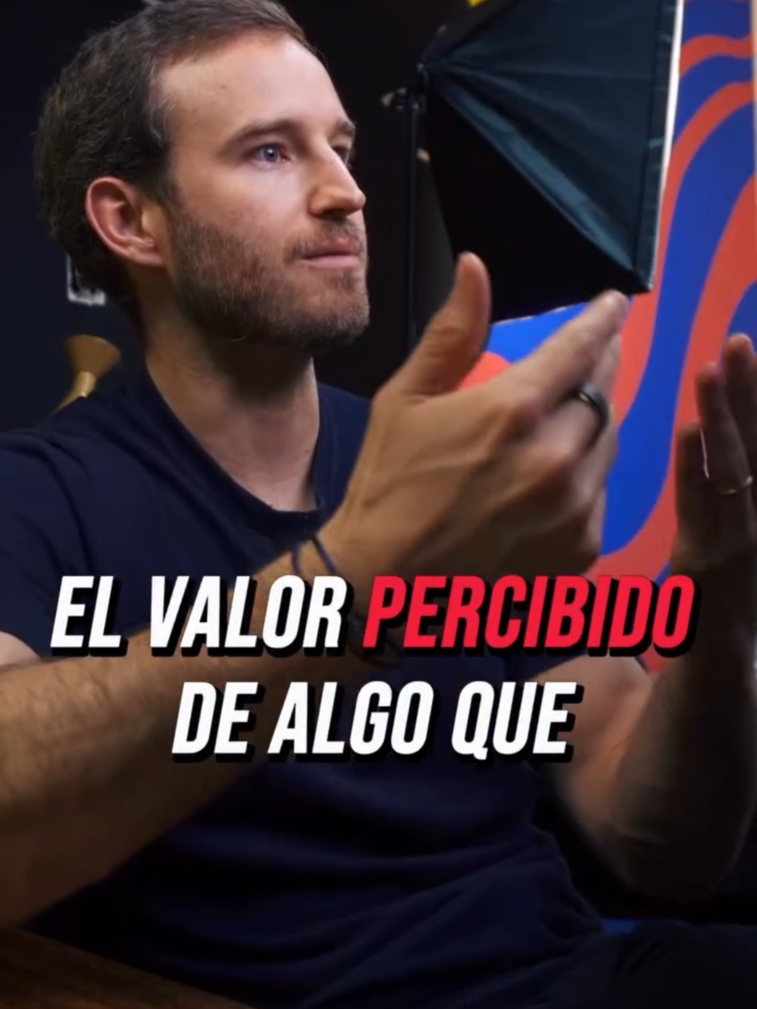 💡 En 30 segundos van a pagarle más a esta niña. No porque cambió su producto, sino porque elevó su valor percibido. La gente no paga por lo que es, paga por lo que cree que vale. 👉 Si te sirve este tipo de contenido, sígueme. Hay mucho más @marianoporter #marianoporter #marketing #valorpercibido #ventas #negocios #mentalidad #emprender #psicologia #dinero #estrategia #branding#mindset #paratiiiiiiiiiiiiiiiiiiiiiiiiiiiiiii #CrecimientoReal #MarketingDeValor #MentalidadGanadora