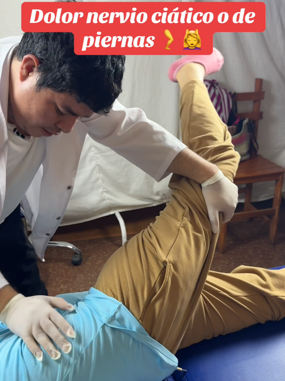 El dolor del nervio ciático se manifiesta como un dolor que va desde la parte baja de la espalda hasta los glúteos y la parte posterior de una pierna, con características como ardor, pinchazos o punzadas. .  . . . . . . . . #parati #fyp #quiropraxia #quiropractico #peru