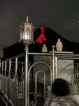 Erupsi Merapi mlm ini #gunungmerapi #merapierupsi #turgo 