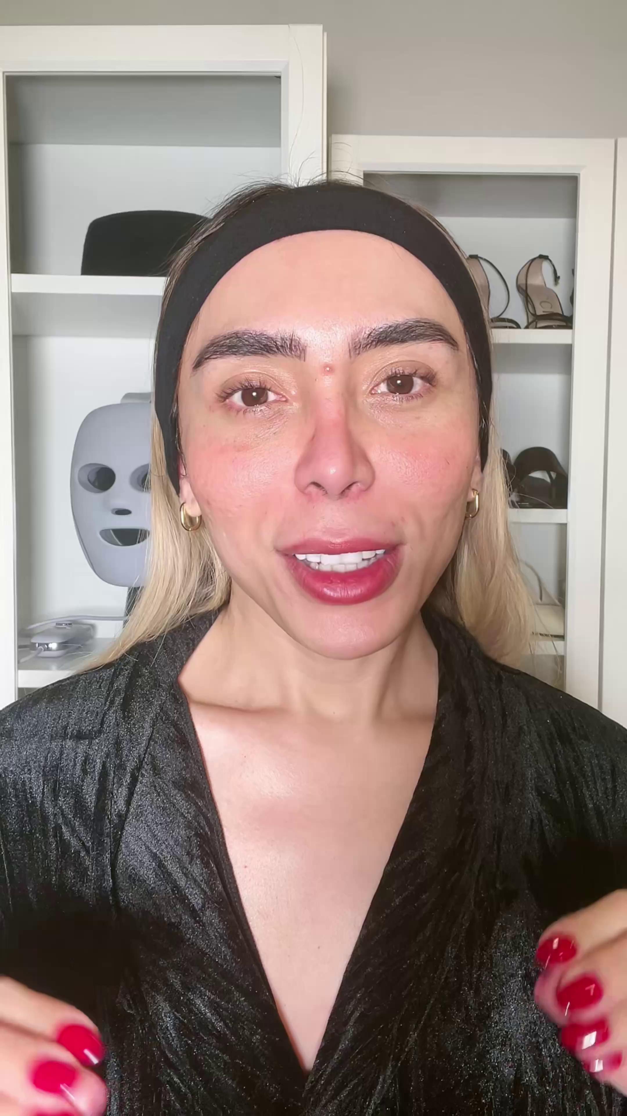 Antes de maquillarte, dale unos minutos a tu piel.CryoGlow activa, tensa y deja todo mucho más smooth para aplicar un maquillaje impecable. La máscara LED más premiada en EE. UU. en 2025.* *Basado en el número total de premios otorgados por medios especializados en skincare a Shark CryoGlow. #SharkBeauty #CryoGlow #BeautyRoutine #SharkLover #Skincare #Makeup