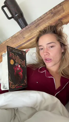 I am actually unwell. Brb going to read the second book MY HEART @Alex Aster #lightlark #alexaster 