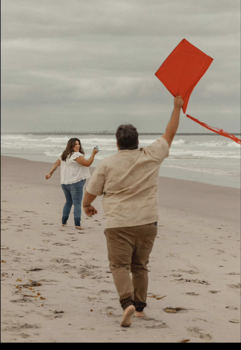 a cute little morning beach date #couplesphotographer #couplesphotoshoot #sandiegocouplesphotographer 