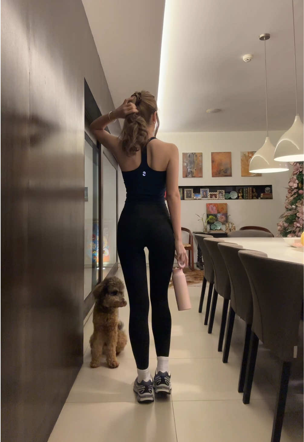 good morning world I’m going on a walk! 🏃🏻‍♀️