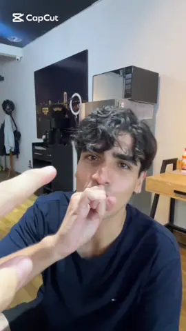 JAJAJAJJAJAJAJAJAJAJA AUNQ ME DUELA PERDIÓ EL BARCA #scz #fyp #BARBER #barcelona #buzzcut 