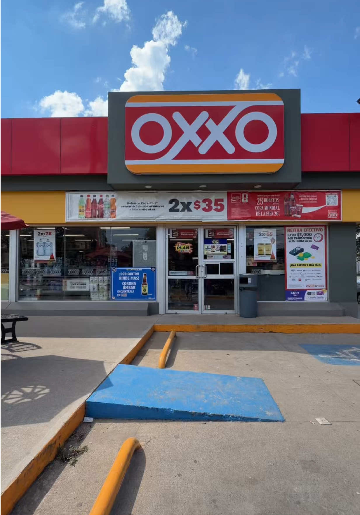 Buscando los cafés fríos de @TiendasOXXO de @andattimx #cafefrio #caramelmacchiato #lattefrio #tiendasoxxo #andatti 