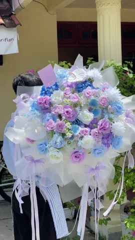 Biru ketemu ungu 🩵💜🤍 ini bunga palsu ya bunga palsu #wisuda #bucketwisuda #bucket  #tokobunga #kampusjogja 