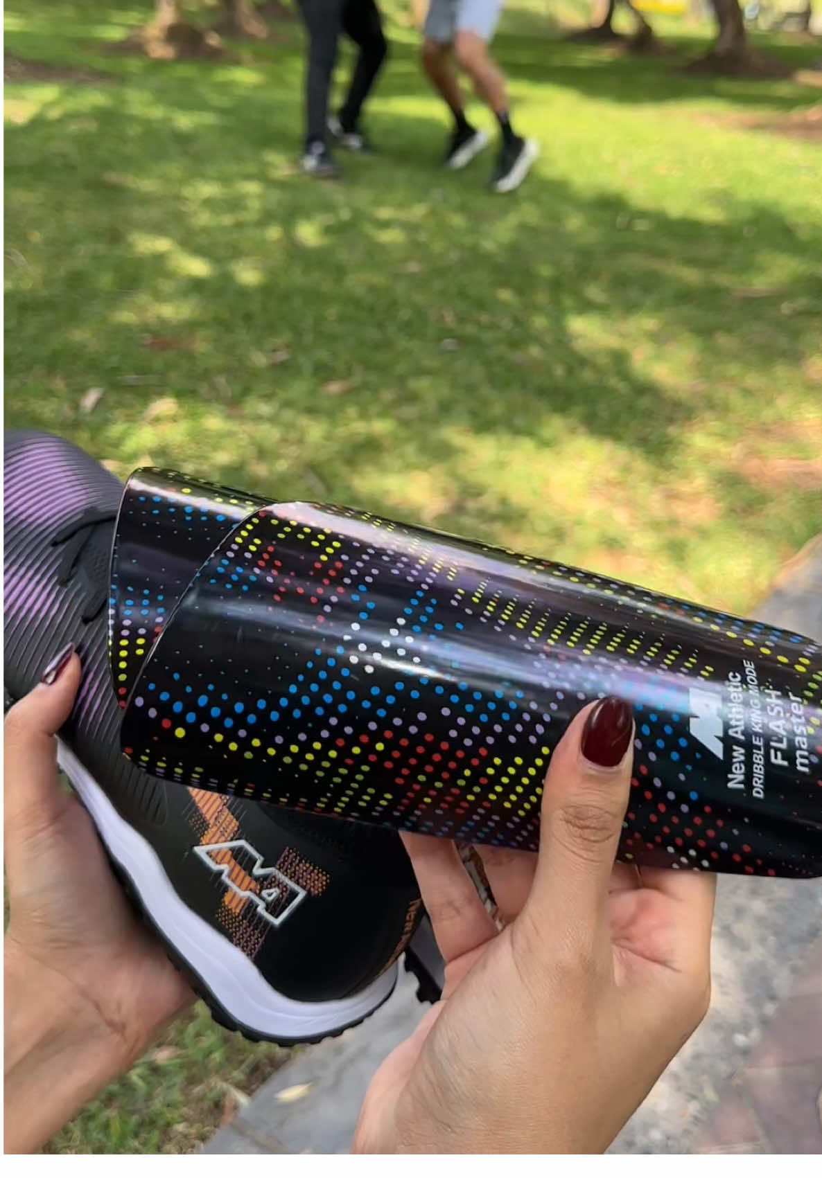 🎁Llévate estas canilleras a s/9.90 por la compra de cualquier zapatilla de fútbol ⚽️ Aprovecha el BLACK WEEK✨ hasta el 30 de Noviembre 🗓️y no dejes pasar esta increíble promoción.💪🏼 Ve Por Más🥇