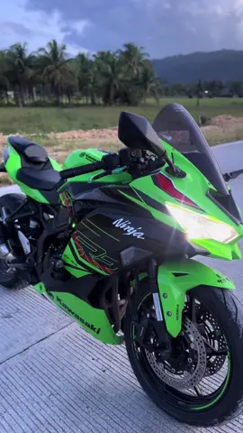 Work hard in silence, let success make the noise🥷 #fyp #kawasaki #zx4rr #bikersoftiktok #ninja 