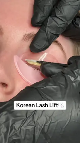 The process of a korean lash lift is so satisfying to watch🫧 #koreanlashlift #lashlift #lashtok #lashtint 
