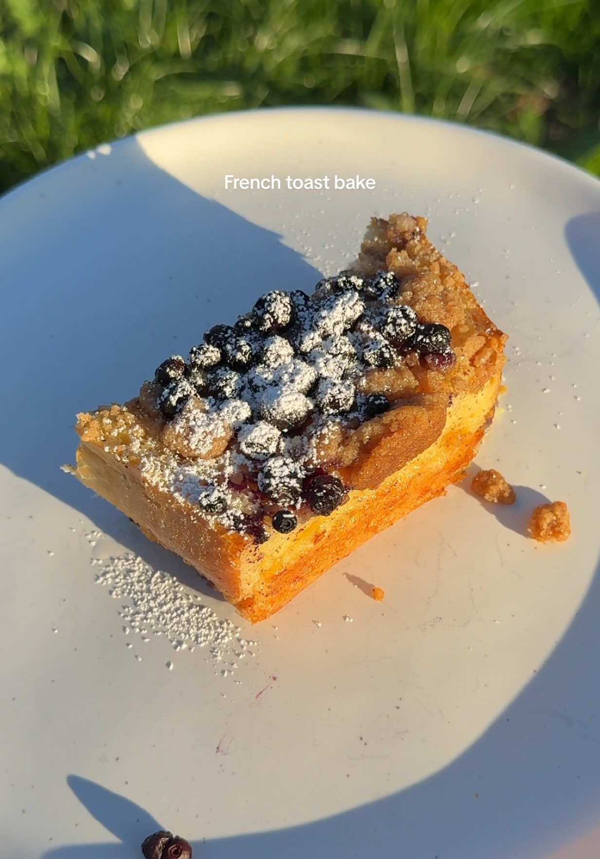 A French toast bake, perfect for the holidays, and made with creamy whole milk! #ad @Milk // Ingredients below: - 1 French bread loaf - 4 eggs, whisked - 2 1/4 cup whole milk - 3 tablespoons granulated sugar - 1 teaspoon vanilla extract - 1/2 teaspoon ground cinnamon - 1/4 teaspoon kosher salt Streusel topping: - 1/4 cup unsalted butter, cold - 1/2 cup all-purpose flour - 1/3 cup brown sugar - 1/2 teaspoon kosher salt - 1/2 teaspoon ground cinnamon - 10 oz frozen blueberries Bake at 350ºF for 40 minutes. (Serves 8 to 10 people) #breakfast #holidayrecipes