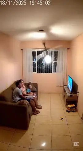 +227 82 81 17 56 Voici l’Ampoule-Ventilateur 4-en-1 💡💨 : lumière + frais instantané, sans bruit, sans danger et super économique ! Tu la visse, et c’est terminé. Salon, chambre, cuisine… partout où tu veux. 🔥 💥 Promo spéciale en ce moment ! #AstuceMaison #MaisonPratique #Ventilateur #ÉconomieDEnergie #Sécurité 