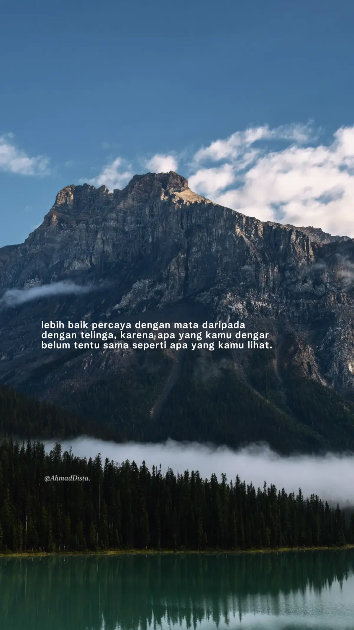 Bahan-bahan 📝: 1 ekor ayam kampung, belah 2 bagian 2 L untuk merebus 5 cm lengkuas, memarkan 4 cm jahe, memarkan 3 batang serai, memarkan 10 lembar daun jeruk 2 lembar daun salam 1 sdm Royco Kaldu Ayam 3 sdm minyak, untuk menumis Bumbu halus 6 butir bawang merah 5 siung bawang putih 6 butir kemiri, sangrai 1 sdm ketumbar butiran, sangrai 1 sdt merica putih bubuk 2 cm jahe 2 cm kunyit Isi 3 butir telur ayam rebus suun, seduh air panas, tiriskan taoge, seduh air mendidih, tiriskan kol putih, iris tipis, seduh air mendidih, tiriskan daun seledri, iris tipis Pelengkap kerupuk udang, gerus halus sambal rawit jeruk nipis, potong-potong Bango Kecap Manis. Cara masak🥢: 1.Rebus air dan ayam di atas api kecil hingga empuk. Buang sesekali buih yang mengambang di permukaan kaldu. Angkat. 2.Ambil ayam, suwir-suwir, sisihkan. 3.Panaskan minyak, tumis bumbu halus, lengkuas, jahe, serai, daun jeruk, daun salam, dan kunyit hingga matang. 4.Tuang ke dalam kaldu bersama Royco Kaldu Ayam, aduk. Panaskan kembali selama sekitar 10 menit atau hingga bumbu meresap. Angkat. 5.Masukkan bahan isi dan daging ayam suwir ke dalam mangkuk saji. Tuang kuah, sajikan bersama pelengkap. Selamat mencoba & selamat menikmati!!! #katakata #4u #storytime #xzyabc #fypppppppppppppppppppppppp 