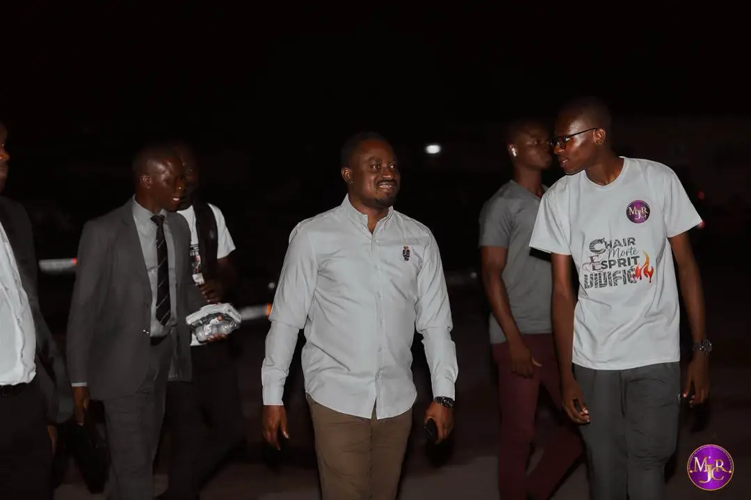 Quelle grâce ! 🙌🔥 La veillée du mouvement MJCR fut un moment puissant et rempli de la présence de Dieu ! Louange, adoration, intercession, parole... tout était réuni pour toucher les cœurs et impacter les vies.   Un grand merci à notre père le @Prophete Franck Mahi officiel pour sa présence et le soutien qu’il nous porte 🙏 Merci au président du MJCR @Yannick GANIAN et à nos orateurs @Adorateuryann-Even @Influenceur Chrétien ✝️  Merci à tous ceux qui ont répondu présents, prié, chanté, adoré et partagé ce moment avec foi et ferveur. Ce n’est que le début de ce que Dieu veut faire avec cette génération !   Rendez vous à notre prochain programme H8🔥 *La jeunesse se lève, animée par le feu du Saint-Esprit ! 🔥*   À Dieu seul soit la gloire ! #VeilléeDeJeunesse #Foi #Unité #jeunesse_en_christ 