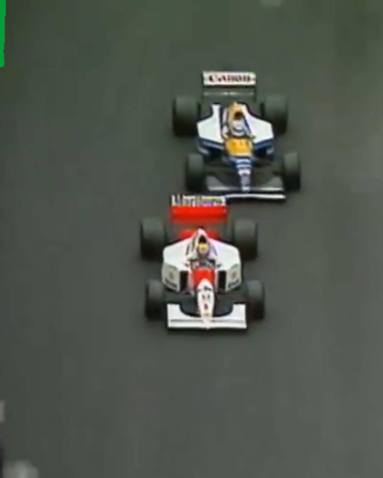 Senna x Mansell — Mônaco 1992 Em 1992, o Principado assistiu a um dos duelos mais lendários da Fórmula 1. Ayrton Senna, com uma McLaren inferior, enfrentou Nigel Mansell em estado de graça. Faltando poucas voltas, Mansell voltou dos boxes com pneus novos e começou uma perseguição insana pelas ruas estreitas de Mônaco. E aí aconteceu história: Senna fez uma defesa perfeita, milimétrica, sem errar um centímetro. Mansell pressionou por todos os lados, freou no limite, tentou o impossível. Mas Senna… Senna transformou Mônaco em seu reino mais uma vez. Foi a corrida que mostrou ao mundo que talento e coragem podem superar qualquer vantagem mecânica. Uma verdadeira aula de pilotagem. A lenda vive aqui. Siga a SennaLegends 🏁 #Senna #nigelmansell #SennaLegends #Brasil #Formula1  @McLaren @Grande Prêmio @Formula 1 @Esporte na Band @Andrea Kimi Antonelli @Lewis Hamilton @Gabriel Bortoleto @Galvão Bueno @