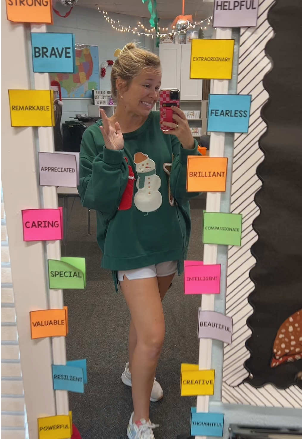 It’s my favorite time of year 🎄✨🎅🏻 #holidaycheer #teachersoftiktok #teachertok #decorateforchristmas #christmasdecor 