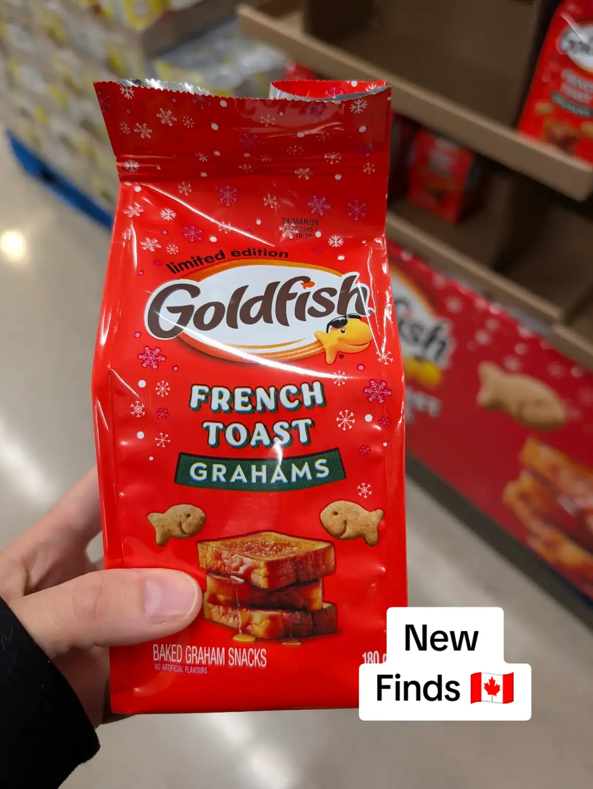 Some fun new flavours and holiday drops spotted today: • 🍫 Toblerone Fruit & Nut • 🍭 Kool-Aid & Mr. Freeze Candy Canes • 🫐 Limited-Time Cranberry Bubly • 🍬 Andes Peppermint Crunch Thins (Candy Cane Design!) • 🐟 Goldfish French Toast Grahams – Limited Edition • 🍫 New KitKat Bars: Salted Caramel + Hazelnut Holiday snacks are rolling in FAST — what would you grab first? 👀🎄