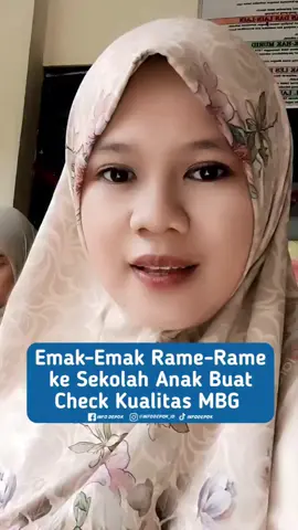Saat para ibu-ibu turun langsung meninjau kualitas menu makan bergizi (MBG) di sekolah. Fokusnya bukan lagi sekadar mengecek nilai anak, tapi memastikan asupan yang mereka terima benar-benar layak dan aman. Hasil pengecekan menunjukkan seluruh makanan dalam kondisi baik, aman dikonsumsi, dan sesuai standar yang ditetapkan. Momen ini jadi pengingat bahwa keterlibatan orang tua tetap memegang peran penting dalam menjaga kualitas gizi anak di lingkungan sekolah. 📷 adhe_mona12 #infodepok #makanbergizigratis #beritanasional #infojabodetabek 