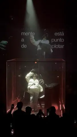 *RAMMA PRESENTÓ SU ÁLBUM “RV” EN UN COMPLEJO C AGOTADO* A través de una experiencia inmersiva, Ramma adelantó las canciones de su próximo álbum dentro de una caja transparente, rodeado por el público y bajo un diseño escénico pensado para amplificar la cercanía emocional de “RV”. #daleplay 