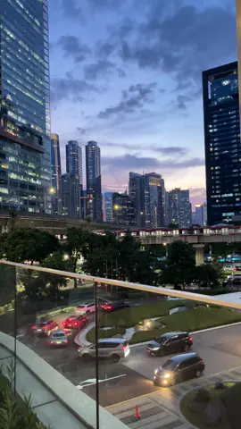 pls ini adem bgt tempat nyaaaa #jakarta #placetogo #trinitytower #sunset 