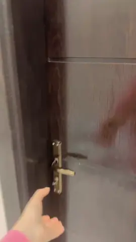 الي تقول وش فيها . فيني اعظم من الكلام فيني ان هذي ثاني تجربه من تجارب الصلع النوع الصعب  الزيت الافغاني الأصلي قاعده أحقق نجاح قاعده اثبت نفسي . وين المبهر !!! المبهر اني ولا عمري دفعت لأحد ولا عمري طلبت من احد يجرب ويصور لي كنت اقول يارب يارب من نفسهم البنات ابي إعلاني من عملائي وهذا هو اليوم الي اصور فيه ثانيه تجربه للصلع . غير التجارب الثانيه تلاقونها بالمتجر 🩷🩷🩷