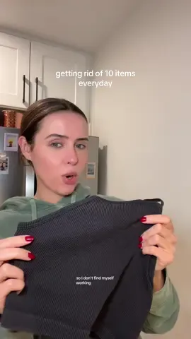 day 5!!! everyday I think it’s going to be impossible to find 10 more things and it’s not! #decluttering #declutter #gettingridofstuff 