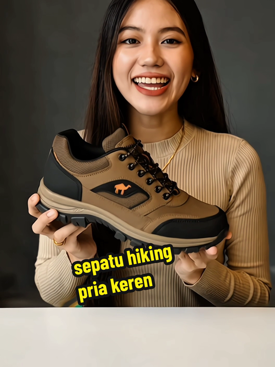 “Naik gunung makin aman & nyaman 👟⛰️ Sol anti slip, empuk dipakai seharian, dan kuat di medan terjal. Sepatu hiking murah rasa premium buat pendakian next level! 🔥#sepatu #sepatupria #sepatusneakers 