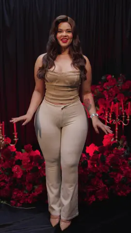 Chicas, liberé la reserva y ya tengo este modelo nuevo en beige, bota ancha y espectacular. Y sí… también entra en el 10% OFF. ¡Aprovechen antes de que vuele! 💥👖✨ Detalles:  BOTA ANCHA BEIGE✨ EDICIÓN SUPER LIMITADA. COSTO RD$3,000❌  10% OFF $2900 ✅ TALLAS: •XS •S• M• L   WhatsApp  829-905-6546 Santo Domingo 829-428-5729 Santiago Realizamos Envíos 📦 Nacionales e Internacionales  #lipo #enterizo #tendencia #viudanegra #nuevacolecciòn 