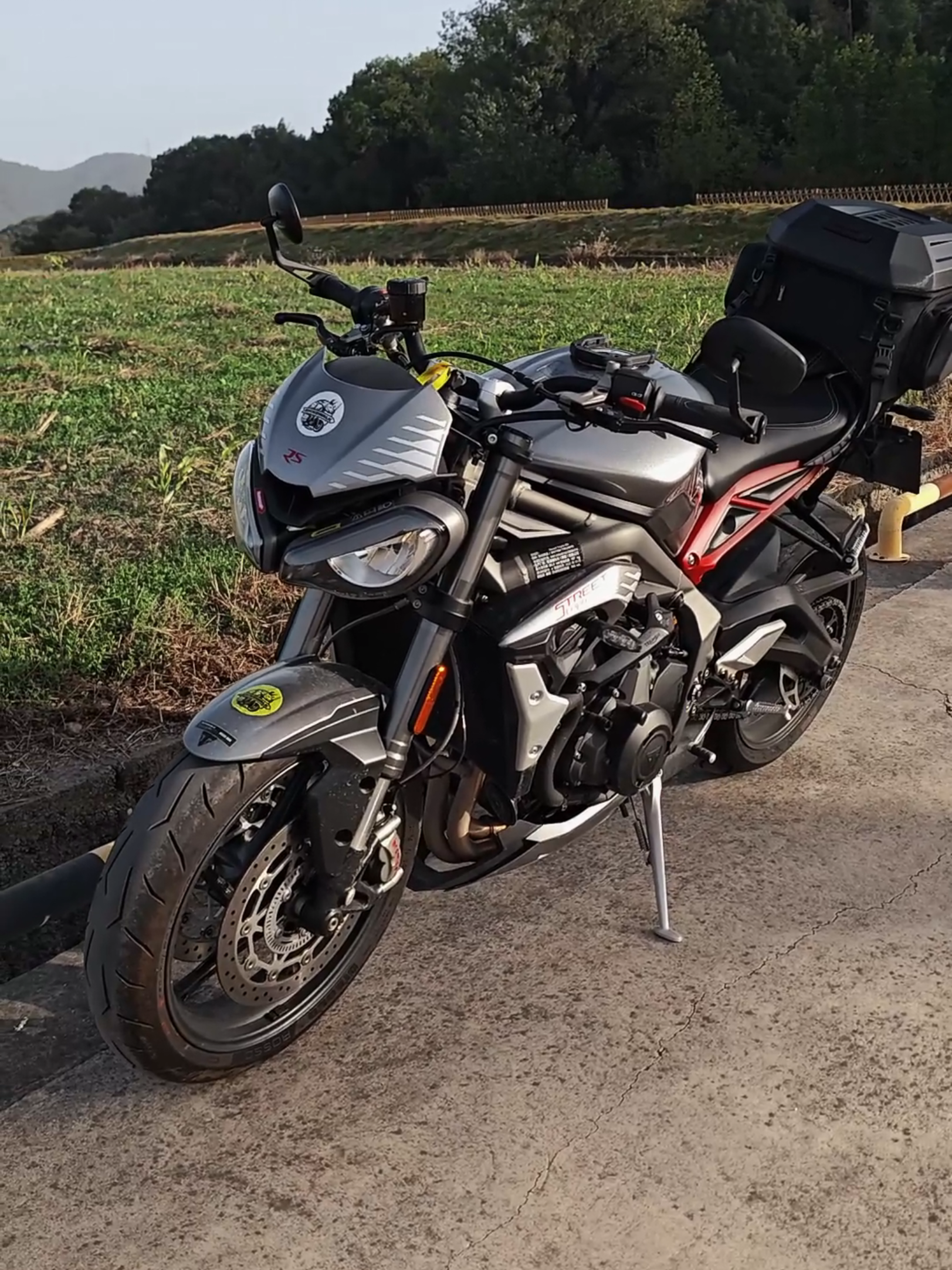 Load the essentials, zip it up, and the journey begins. Our tail bag keeps everything secure from the first mile to the last. #MotoTravel #TailBagSetup #RideReady #MotoLifestyle #AdventureRide 
