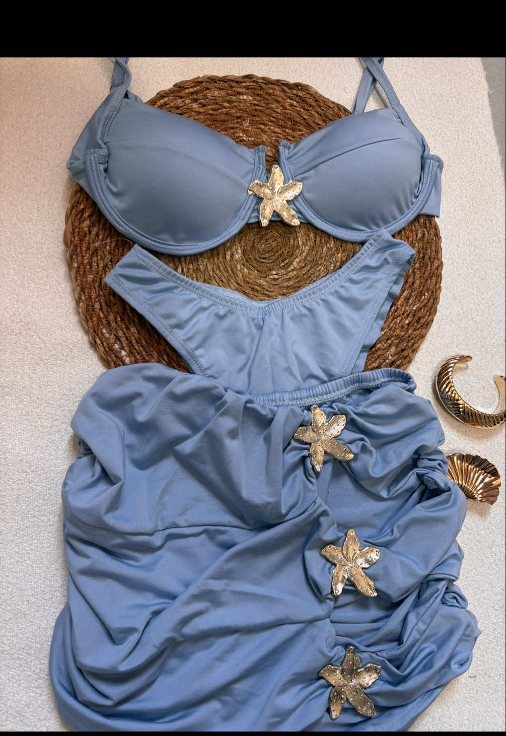 Conjunto 3 peças para praia!!   Conjunto lindo, biquíni meia taça, confortável e elegante!!  Veste tamanho único, do 38 ao 42  Possui elastano  Tecido em poliamida de ótima qualidade!!   Ideal para os dias de verão🌊👙🐚☀️#praia #biquininotiktok #biquiní -#conjunto 