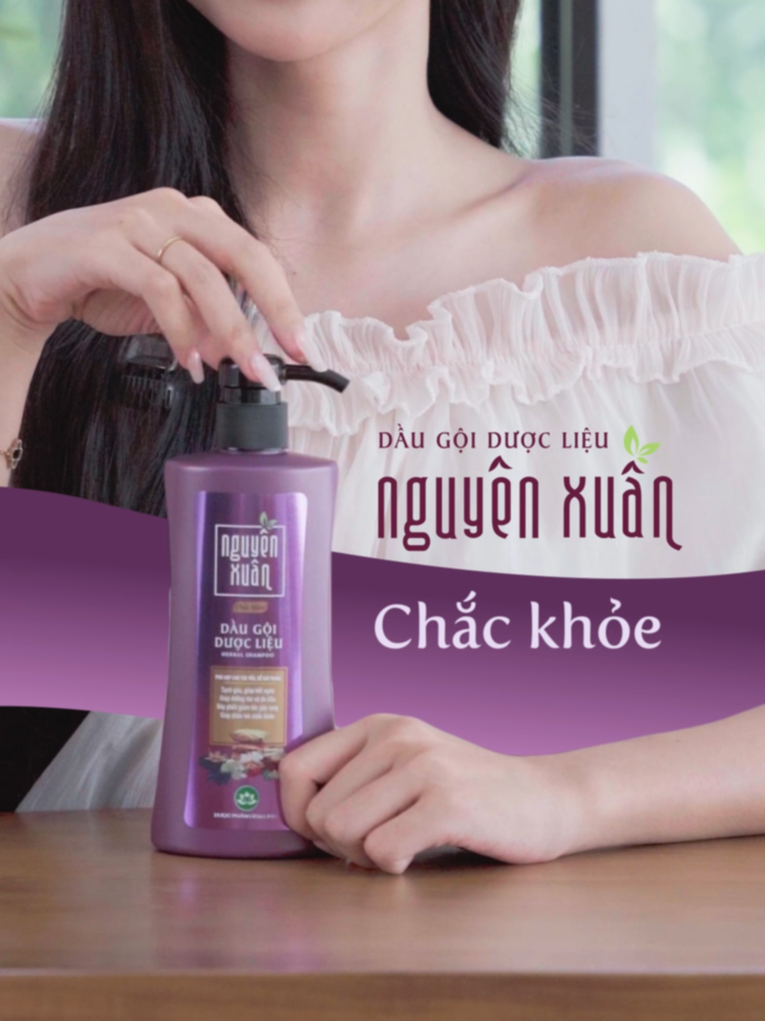 Recommend cho mấy bà em dầu gội Nguyên Xuân chắc khỏe này rất phù hợp cho tóc yếu, dễ gãy rụng nha! #hoalinh #nguyenxuan #chamsoctoc #daugoinguyenxuan #nguyenxuanchackhoe #fyp
