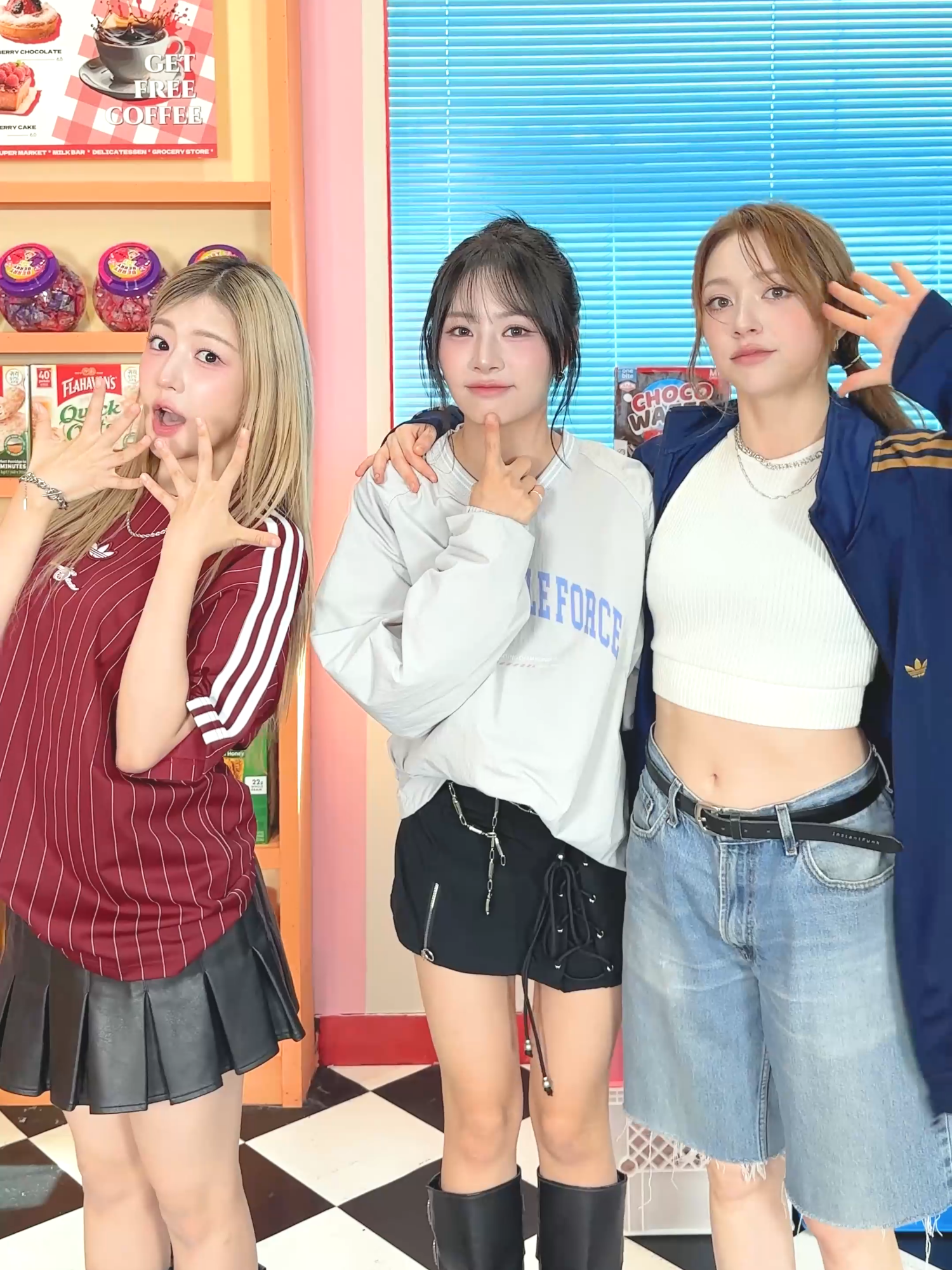 🧸🐰☘️ #FIFTYFIFTY #피프티피프티 #CHANELLEMOON #문샤넬 #YEWON #예원 #HANA #하나 #Skittlez #스키틀즈 #Skittlez_Challenge #FIFTYFIFTY_TooMuch_Part1 #TooMuch_Part1