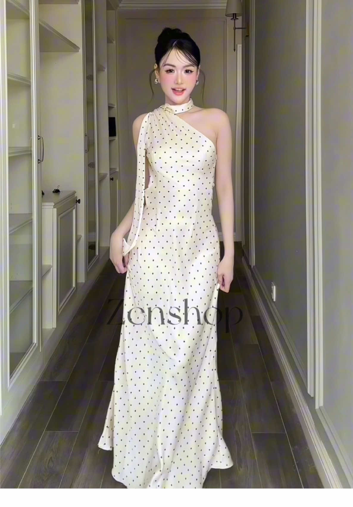 ✨ “Lệch một bên vai, nhưng không lệch nhịp riêng. Lụa chạm da, gió chạm tóc, còn tôi thì chạm vào phiên bản đẹp nhất của chính mình.” #damdutiec #damlua #damsangchanh #abcxyz #zenshop 