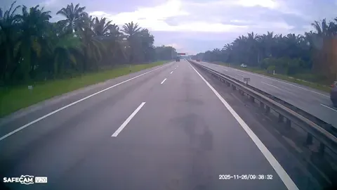 Tolong tag owner dia sat, saya panggil awat lari? Takut? Xdak teloq? Saya xdak himpit apa² pun yg hg nak mengelupoq bewak pasaipa. Camera kiri kanan, depan belakang ada. Xpuas hati nak report pun xdak masalah✅#PHN7177  #viosproblam😭 #pdrm #fyp #dashcam 