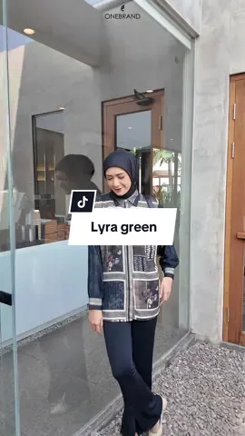 Lyra green shirt kalo udah di pake makin cantik😍 Co sekarang deh biar kamu juga makin makin makin cantik😍stock terbatas! #promoguncang1111 #gajiansale #kemejawanita #kemejamotif #kemejajumbo 