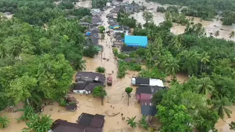 smoga bantuan cepat datang. mohon share dan bantu info saudara2 sekalian tentang update hari ini daerahnsibolga tapteng. kami di perantauan blm bisa komunikasi dari siangbkemarin. karna disana mati lampu dan jaringan tdk ada #prayforsibolga #prayfortapteng #pandan #banjirbandangsumatra