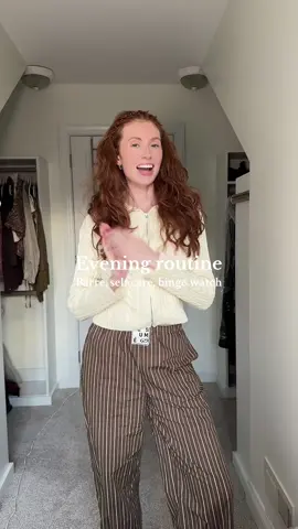 Unproductive morning= productive evening @Djerf Avenue @lululemon Studio @On @forloveandlemons @Phlur Fragrances @Snif @milkmakeup @BelliWelli @BURGA @atomfresh_official @Revision Skincare® @UGG® @Victoria’s Secret @Venus et Fleur @Anthropologie @hulu  #redhead #fashion #beauty #eveningroutine 