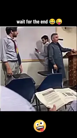 wait for the end 😂😜 Punjabians boys BTC campus LHR ✅🏫✔️  . . . . #funnyvideos #toppppppp #backburner #foryou #pgcboys🔥 #punjabians🤞🏻🔥 #fyp #funny #punjabians🤞🏻🔥 #plzzz_saport_me @#foryou @foryouviral_fyp 